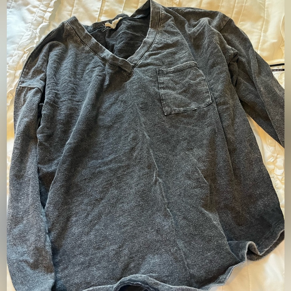 Grey long sleeve tshirt